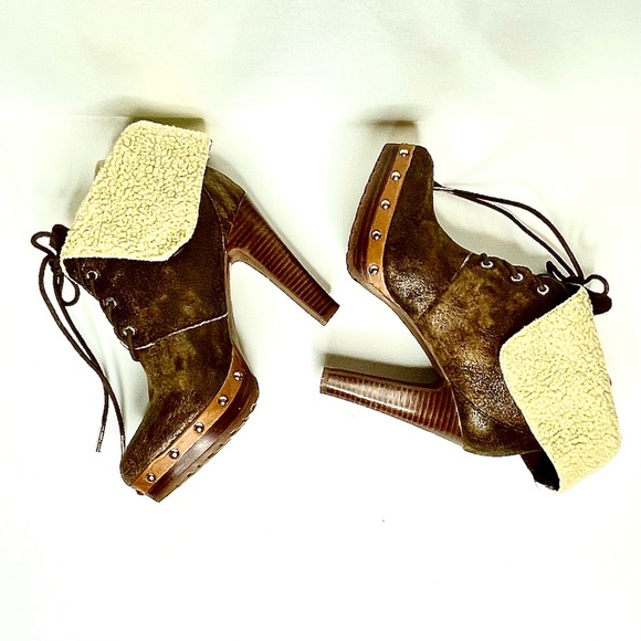 Michael Kors Lara Sherpa Cuffed Studded Platform Faux Shearling Bootie Heel - Picture 4 of 14